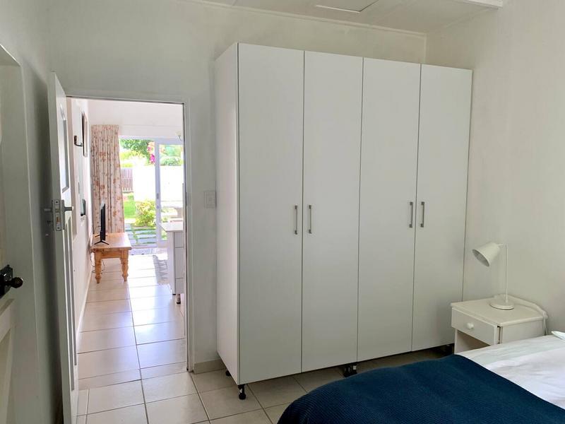 To Let 1 Bedroom Property for Rent in Signal Hill Western Cape